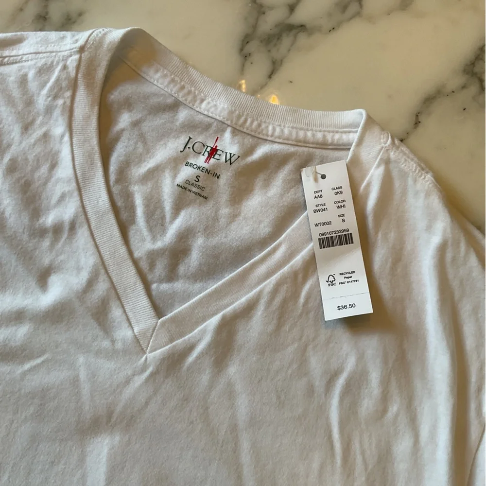 NWT J Crew Broken-in V-neck T-shirt Sz Small White Classic Minimal Preppy Layer - Picture 3 of 5